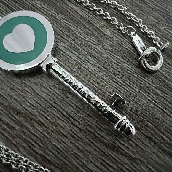 Blue enamel heart key necklace - Picture 4 of 10